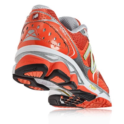 d width running shoes