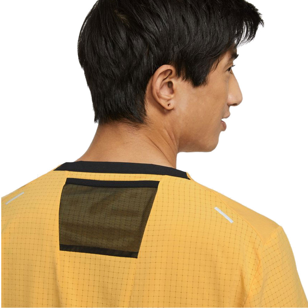 Nike Dri-FIT Rise 365 Trail Running T-Shirt - SU21 | SportsShoes.com