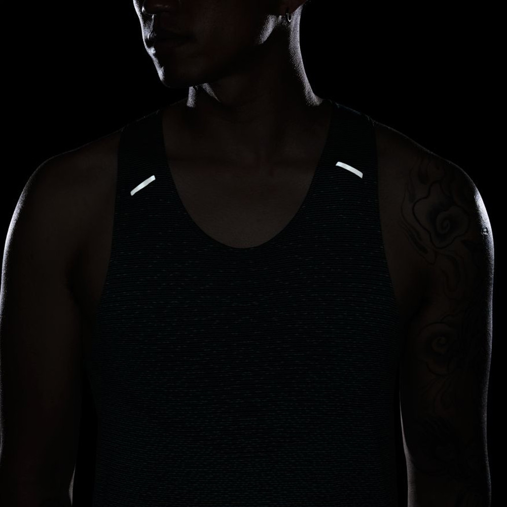 NIKE Run Division Pinnacle Running Vest(M ãã©ãã¯/ãã©ãã¯ï¼010ï¼): MENSï½ãªãã·ã¥ãã³ãºå¬å¼éè²©ãµã¤ãï½OSHMAN'S ONLINE