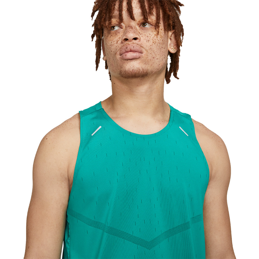Nike Rise 365 Run Division Running Vest - SU21 | SportsShoes.com