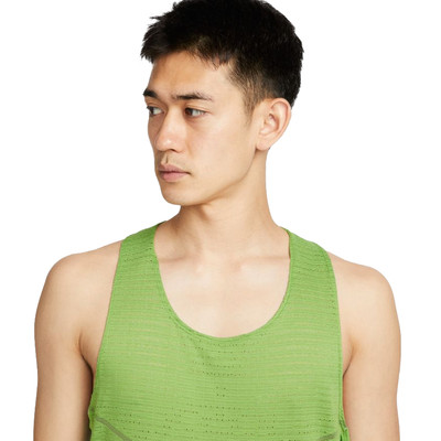 Nike Dri-FIT ADV Run Division Pinnacle Vest - SU22 | SportsShoes.com